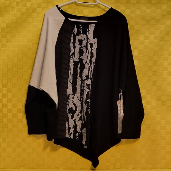 NWT Oversized Asymetric Hem Shirt - Picture 4 of 4